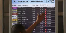 Aereo in ritardo, il rimborso minimo aumenta a 300 euro. Dal bagaglio a mano gratis al check-in, le nuove regole