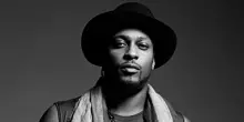 Morto il cantante D'Angelo, il pupillo di Prince aveva 51 anni: combatteva con un tumore al pancreas