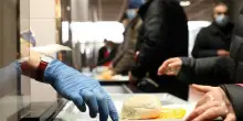 Italiani al verde, in povertà assoluta 2,2 milioni di famiglie: operai in bolletta. Dove si fa più fatica