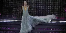 Bianca Balti esclusa dalla sfilata di Victoria's Secret: la lettera inviata al team e il rifiuto. «Volevo rappresentare le donne malate di cancro»