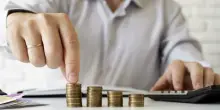 Tredicesima 2025, niente bonus e niente sconti: le ragioni della frenata. Cosa cambia in busta paga