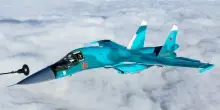 Jet russo abbattuto per errore dalle forze di Mosca, tentavano di intercettare droni ucraini in Crimea