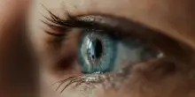 Retina artificiale restituisce parzialmente la vista a 32 persone non vedenti