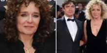 Valeria Golino compie 60 anni. La carriera, la malattia, la maternità mancata, le droghe, la relazione con Scamarcio: «Pensavo fosse l'amore della mia vita»