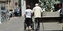Legge 104, cosa cambia: congedo fino a 2 anni, più permessi retribuiti e smart working. Le novità dal 2026
