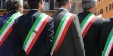Stipendi comunali, aumenti extra: fino a 170 euro in più al mese. E indennità detassate ai prof