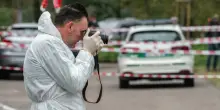 Luciana Ronchi accoltellata dall'ex marito a Milano, è in fin di vita. L'uomo fermato in un parco