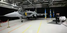 Guerra Ucraina, ecco il caccia bombardiere di nuova generazione Gripen E: Kiev ne compra 150 dalla Svezia