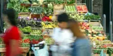 Frutta e verdura, prezzi alle stelle: 4 famiglie su 10 costrette a tagliare e la salute è a rischio