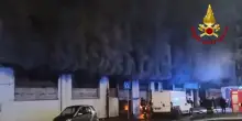 Napoli, esplosione nella notte a Gianturco: fiamme in due stabili, edificio evacuato