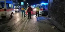 Torino, uomo incappucciato uccide 39enne in strada e fugge. Caccia all'aggressore