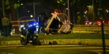 Roma, incidente sulla Colombo: morta una ragazza di 20 anni, gravemente feriti due giovani