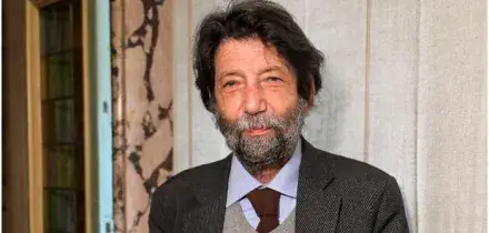 Massimo Cacciari si sposa a 81 anni con Chiara Patriarca. Gli amici: «Lei è simpatica e sa tenergli testa»