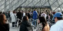 Furto al Louvre, fermati due sospetti. «Sono parigini e ladri esperti, esecutori di colpi su commissione»