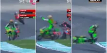 Moto3, incredibile incidente a Sepang: ?Rueda centra in pieno Dettwiler. Il video dello schianto fa paura