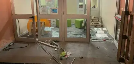 Liceo Da Vinci devastato a Genova: giovani fanno irruzione gridando «viva il Duce», svastiche sui muri