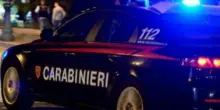 Trentaduenne accoltellato su una panchina: «È stato l'ex della fidanzata, l'ha colpito 10 volte». È grave