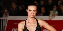 Kasia Smutniak attaccata dai cattolici polacchi: «Non può interpretare la Madonna, è pro aborto». Il sito che ha fatto scoppiare la polemica