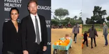 Harry e Meghan tra le zucche nel loro sogno californiano, i reali "ribelli" si divertono in incognito: Archie e Lilibet sono tutto il papà
