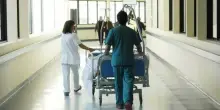 Sanità, aumenti di 150-172 euro per gli infermieri: spunta la settimana di 4 giorni su base volontaria
