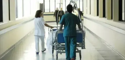 Stipendi infermieri e ostetriche, fino a 172 euro in più al mese: via libera al contratto del comparto sanità