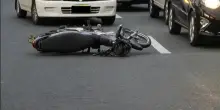 Scontro frontale tra moto e auto: morto un ragazzo di 17 anni