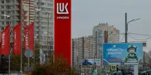 Lukoil, il colosso del petrolio russo venderà i suoi asset esteri a causa delle sanzioni Usa: cosa succede ora
