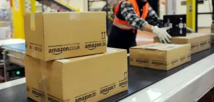 Amazon, da oggi licenziamenti di massa: 30.000 dipendenti a rischio. «Sostituiti dall'intelligenza artificiale»