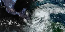Uragano Melissa live tracker, dove si trova e come seguirlo in tempo reale: tre morti in Giamaica. Venti fino a 280 km all'ora