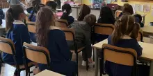 Per vedere i compiti in classe dei figli le famiglie devono pagare (fino a 1 euro), il caso a Brescia
