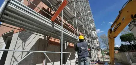 Lavoro, stretta sulla sicurezza con il dl Calderone. Dagli sconti alle imprese virtuose al badge digitale nei cantieri, le novità