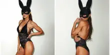Elisabetta Canalis, il costume di Halloween da coniglietta di Playboy: il body in pizzo e la maschera con le orecchie
