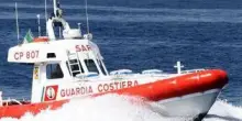 Migranti, naufragio a largo di Lampedusa: morta una donna. "Ci sono dispersi"