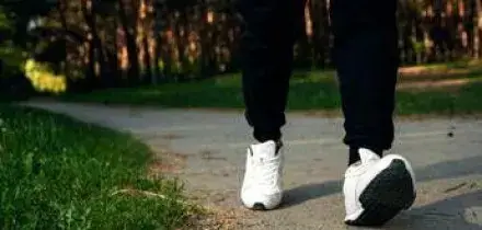 Il numero dei passi non conta: ecco cosa davvero fa la differenza per la tua salute