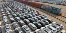 Mobilità, l'auto resta 'regina' degli spostamenti degli italiani ma crescono alternative