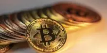 Bitcoin ai massimi, sopra i 122mila dollari