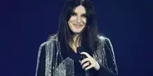 Laura Pausini, oggi il compleanno: "Festeggio con pizza e karaoke"