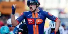 Giro d'Italia, a van Uden la quarta tappa in volata. Pedersen resta in maglia rosa