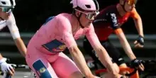 Giro d'Italia, a Pedersen anche la quinta tappa. Terza vittoria per la maglia rosa