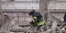 Ucraina, drone Russia su bus a Sumy: morti 9 civili. Zelensky: "Omicidio mirato"
