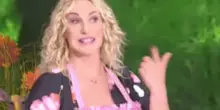 Simona chiama e... ride! L'esilarante momento con Antonella Clerici a 'È sempre mezzogiorno'