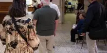 Elezioni comunali, affluenza ore 12 al 13,55%. Urne aperte oggi e domani