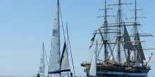 La nave scuola Amerigo Vespucci saluta Ostia, incontro in mare con 'barche legalità' della Lega navale italiana