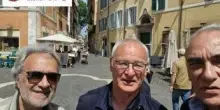 In attesa del nuovo allenatore, Ranieri si concede una passeggiata in centro