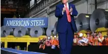 Trump raddoppia i dazi: "Dal 4 giugno al 50% su acciaio e alluminio"