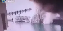 Ucraina, 007 di Kiev: "Colpito ponte di Crimea, esplosivo nei piloni sott'acqua"