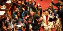 Dl sicurezza, protesta Pd-M5S-Avs in Senato: seduti in Aula come manifestanti