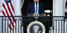 Trump vieta i viaggi negli Usa da 12 Paesi: "Motivi di sicurezza"
