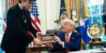 Trump-Musk, scontro totale. Il presidente: "Sei impazzito". Mr X: "Il tuo nome nei file di Epstein"
