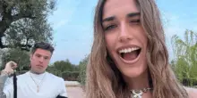 Clara e Fedez, la foto del 'bacio' fa infuriare lei: "L'arte della prospettiva"